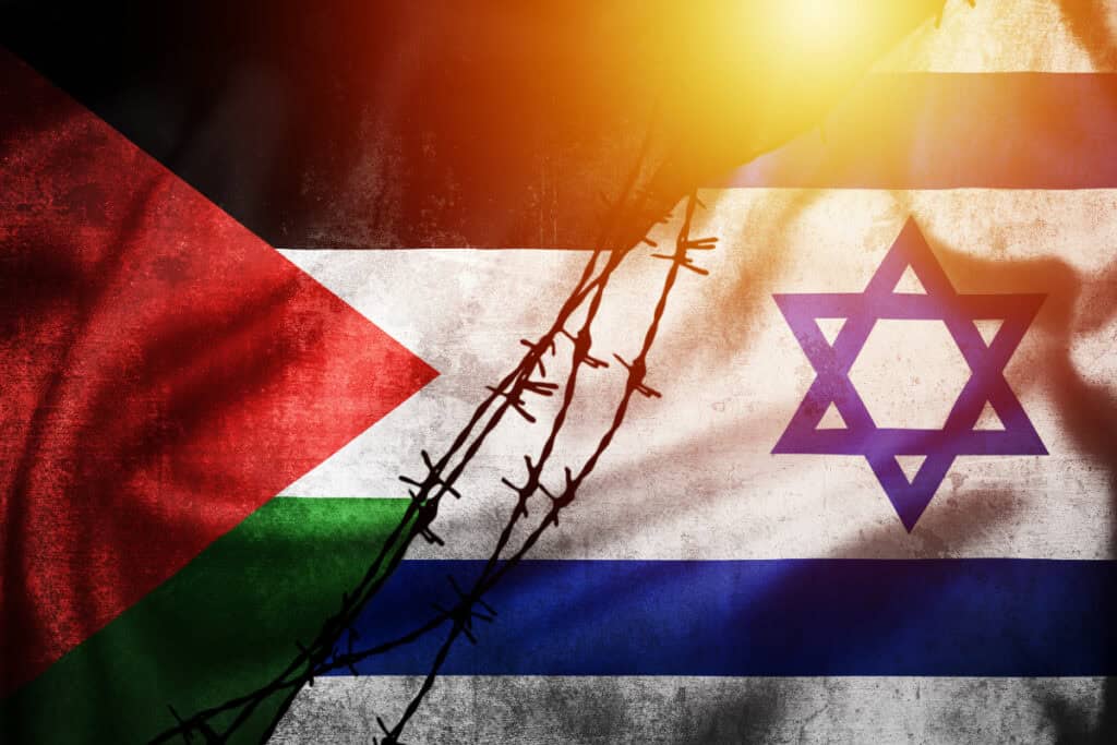 Israel und Palästina Flaggen getrennt durch Stacheldraht